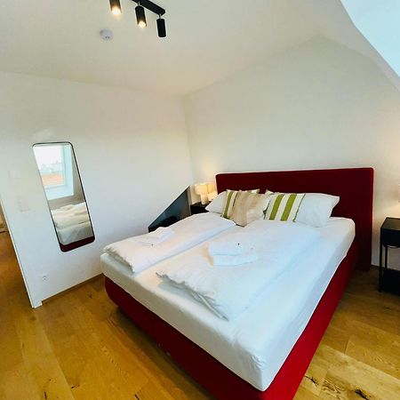 Orestaliving - Penthouse With Designer Renovation Wenen Buitenkant foto