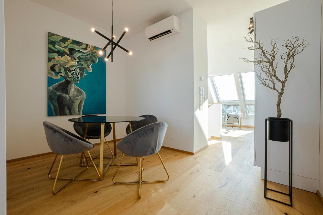 Orestaliving - Penthouse With Designer Renovation Wenen Buitenkant foto