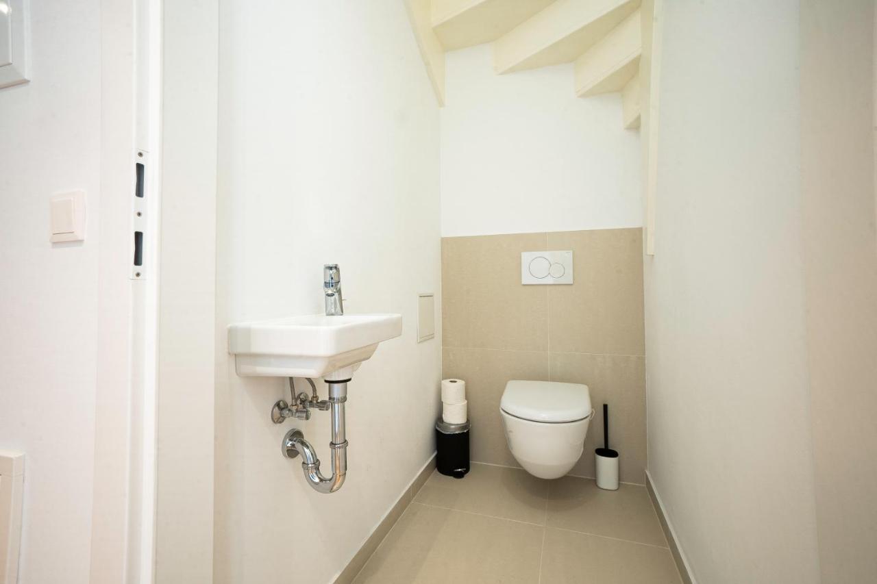 Orestaliving - Penthouse With Designer Renovation Wenen Buitenkant foto