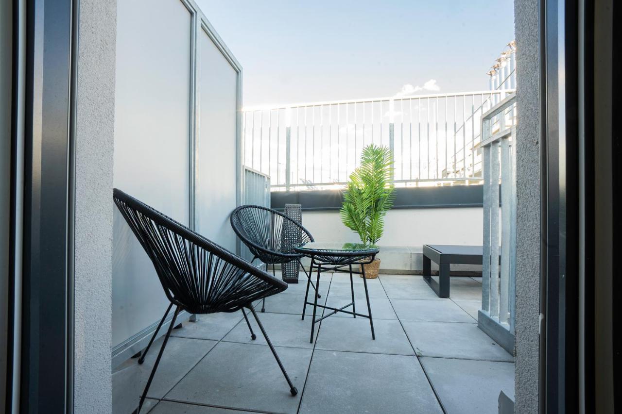 Orestaliving - Penthouse With Designer Renovation Wenen Buitenkant foto