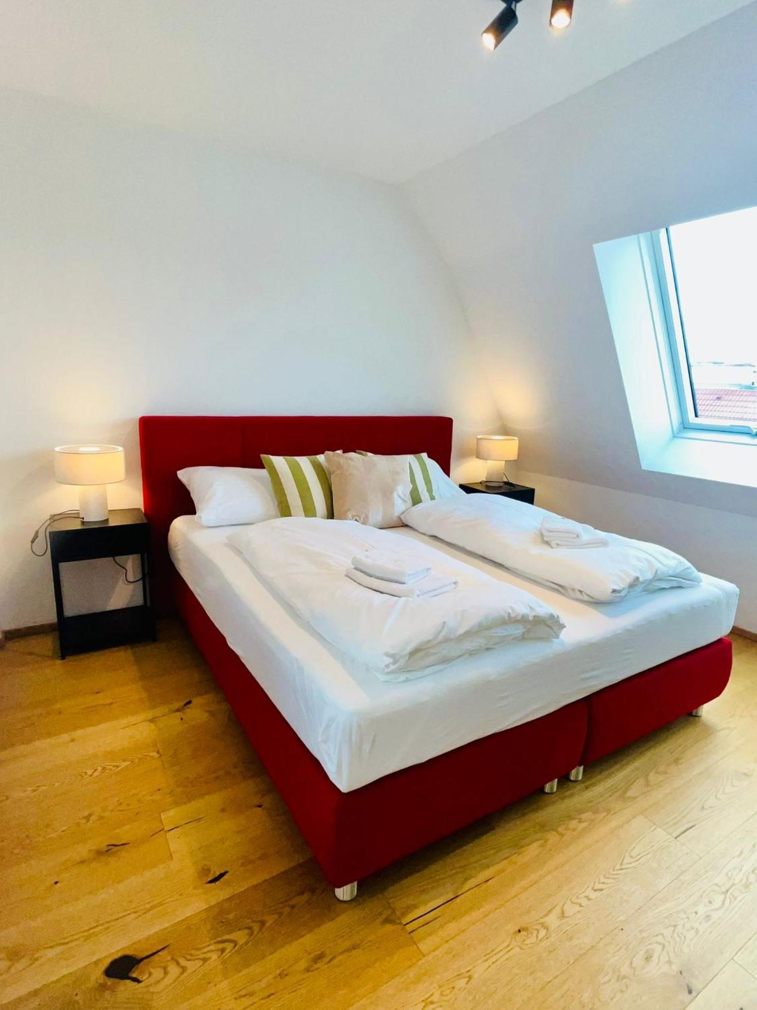 Orestaliving - Penthouse With Designer Renovation Wenen Buitenkant foto